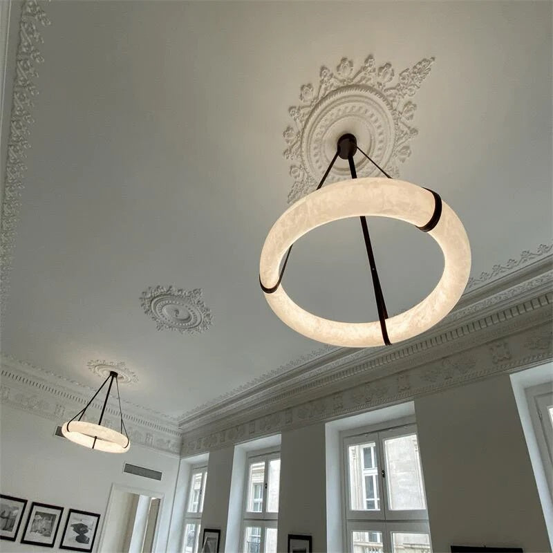 Alone or in a composition, OSLO pendant light shines like luminous halos. The flexibility of OSLO L’s leather hooks underlines its lightness while stabilizing it. The three straps hang on a single central pavillion. The color of the leather is chosen among various shades to personalize this pendant light.
